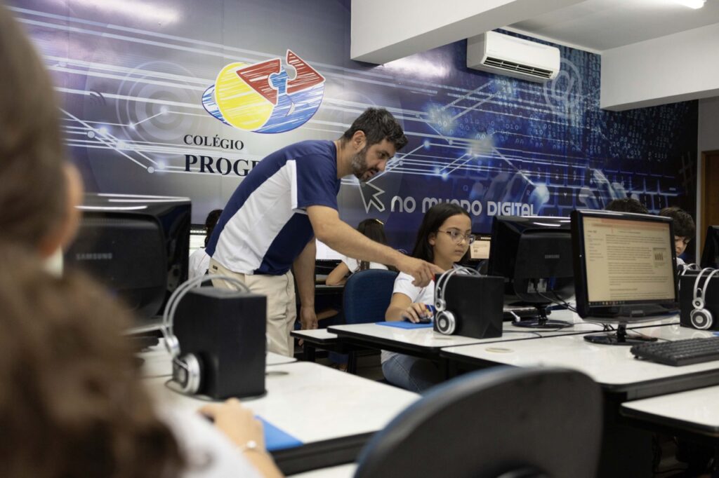 LAB INFORMATICA Grande - Colégio Progressivo